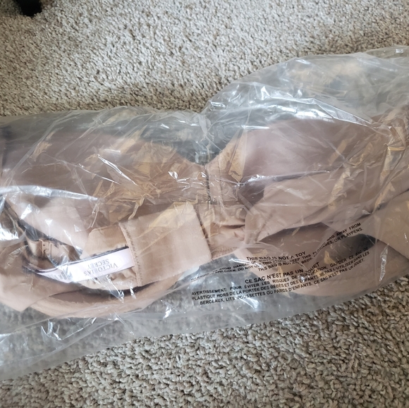 Victoria Secret Bra - Picture 2 of 2